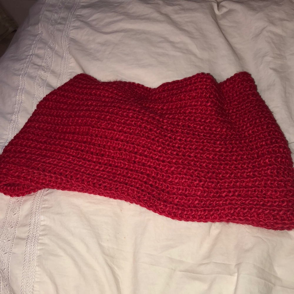 Red infinity scarf